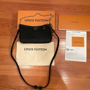 💯% authentic LV easy pouch on strap